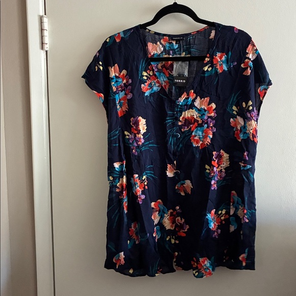 Torrid Top - Picture 4 of 7